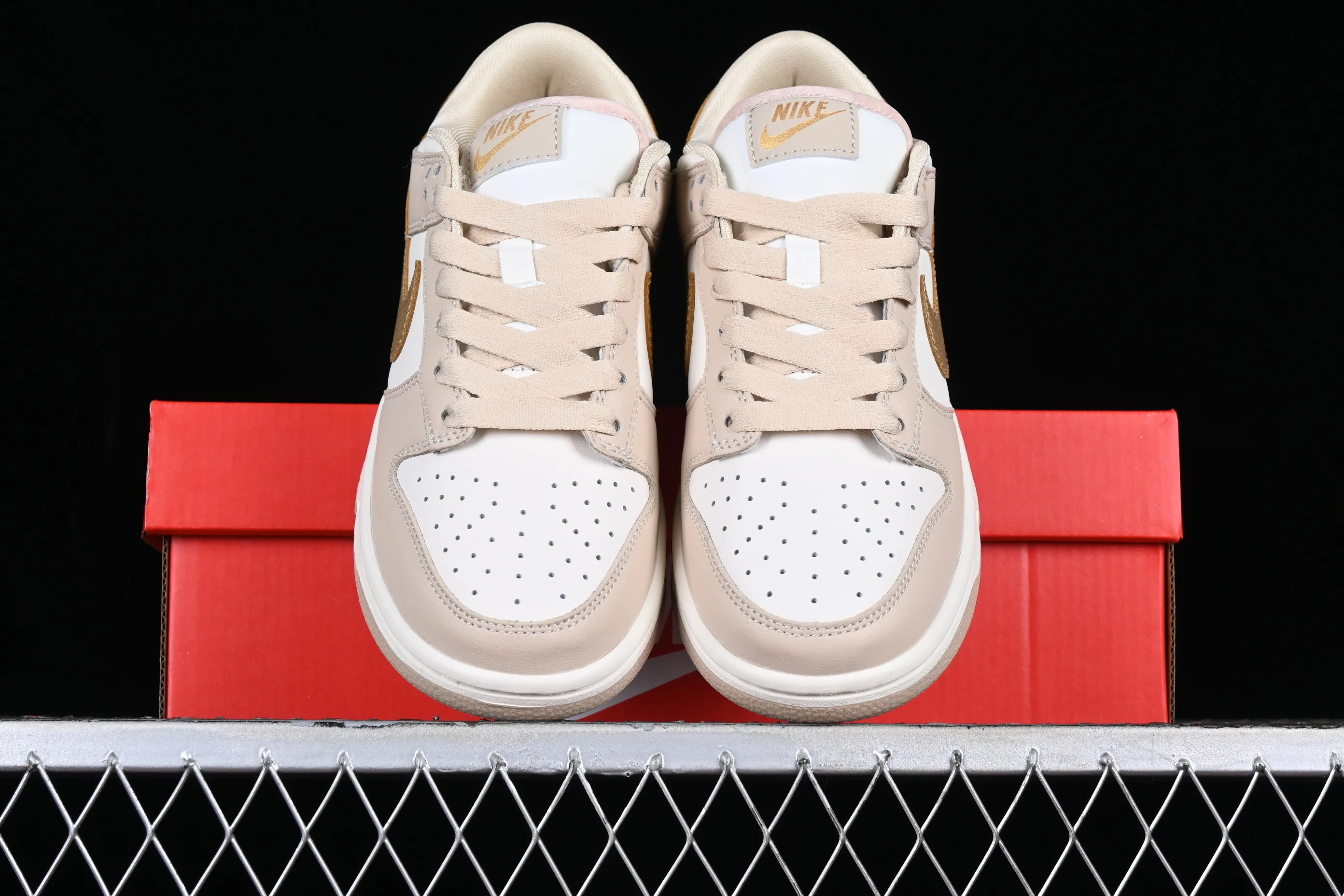All categories Nk SB Dunk series Nk SB Dunk Low low-top sneakers F version Nk Dunk Low beige gold hook SB low-top sports and leisure sneakers DX5930-001